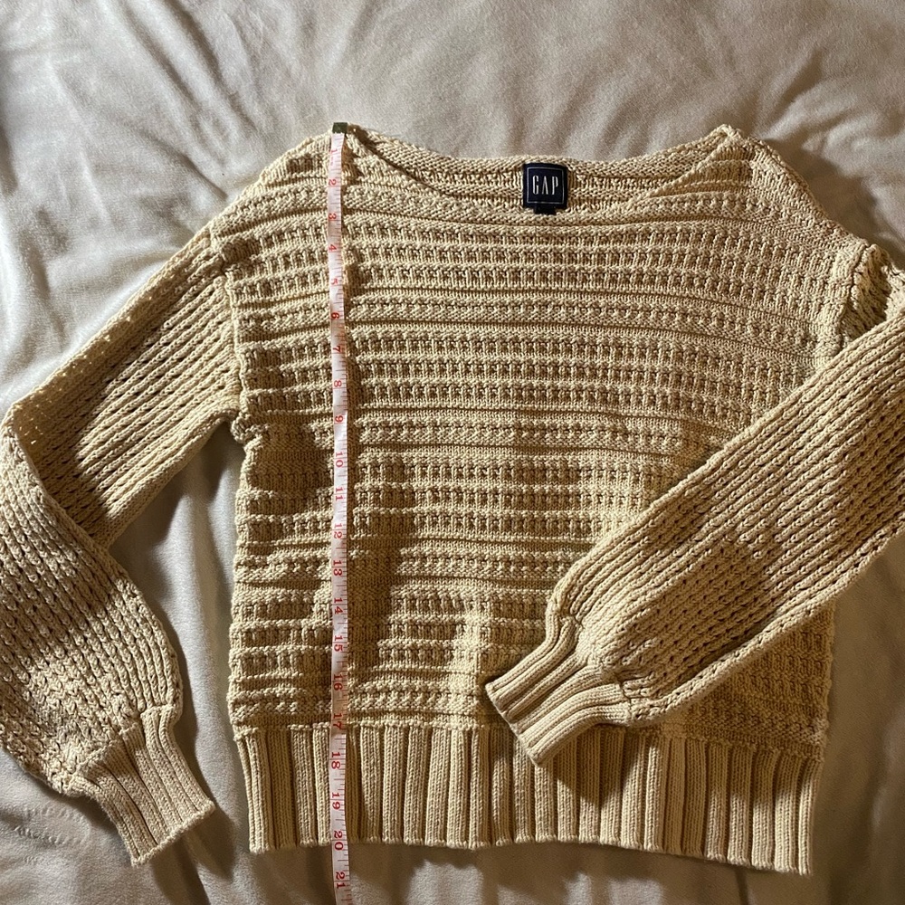 Yellow / cream Gap sweater cottagecore cozy stretchy small wardrobe staple